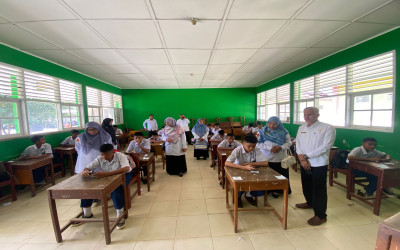Tim Monitoring Kemenag Kota Payakumbuh Lakukan Evaluasi Pelaksanaan Ujian Sumatif Akhir Tahun di MTsN 2 Kota Payakumbuh
