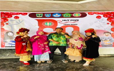 Guru MTsN 2 Payakumbuh Raih Juara 3 Lomba Solo Song Kategori Mahir HUT PGRI Kota Payakumbuh